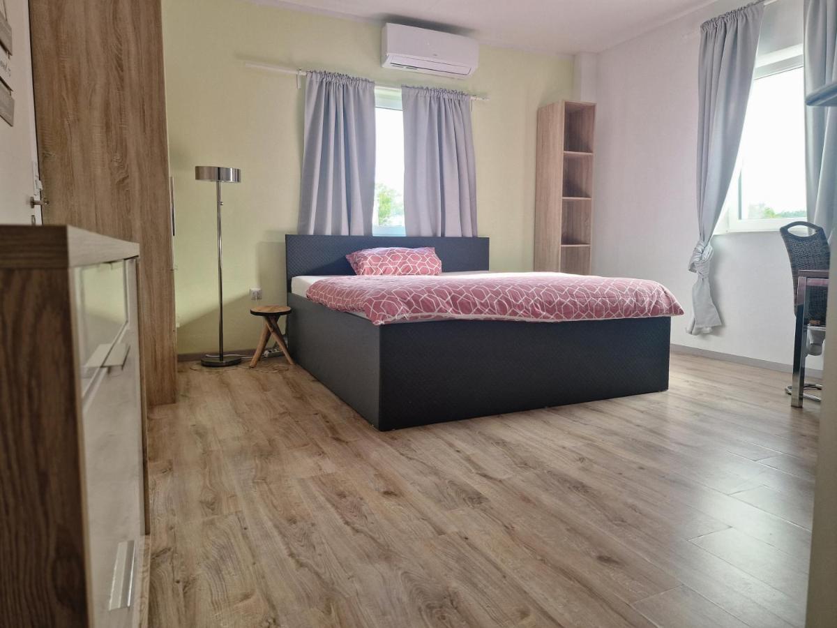 Ibo-Apart 1 Zimmer Apartment In Херцогенаурах Екстериор снимка